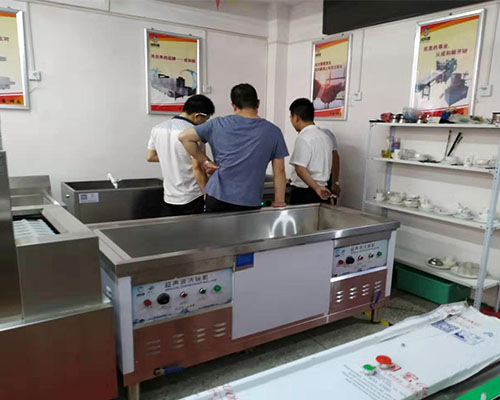 云南彭總采購成和順長龍式洗碗機一套